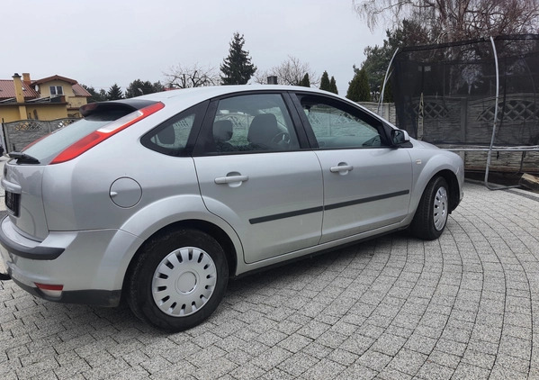 Ford Focus cena 6900 przebieg: 200000, rok produkcji 2006 z Ozorków małe 137